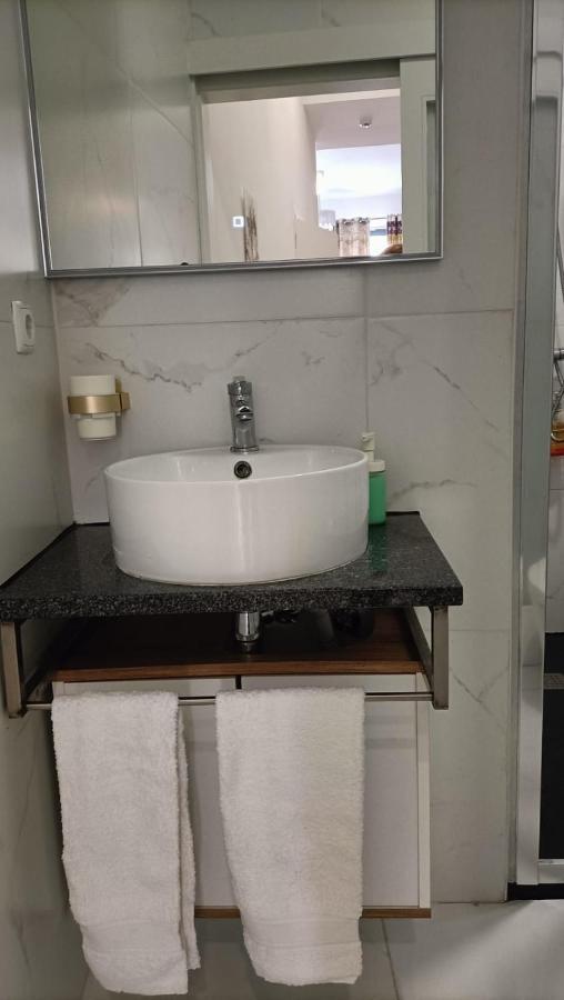 Central Cozy Star 1 Balcony Ac Near Merto 포르투 외부 사진