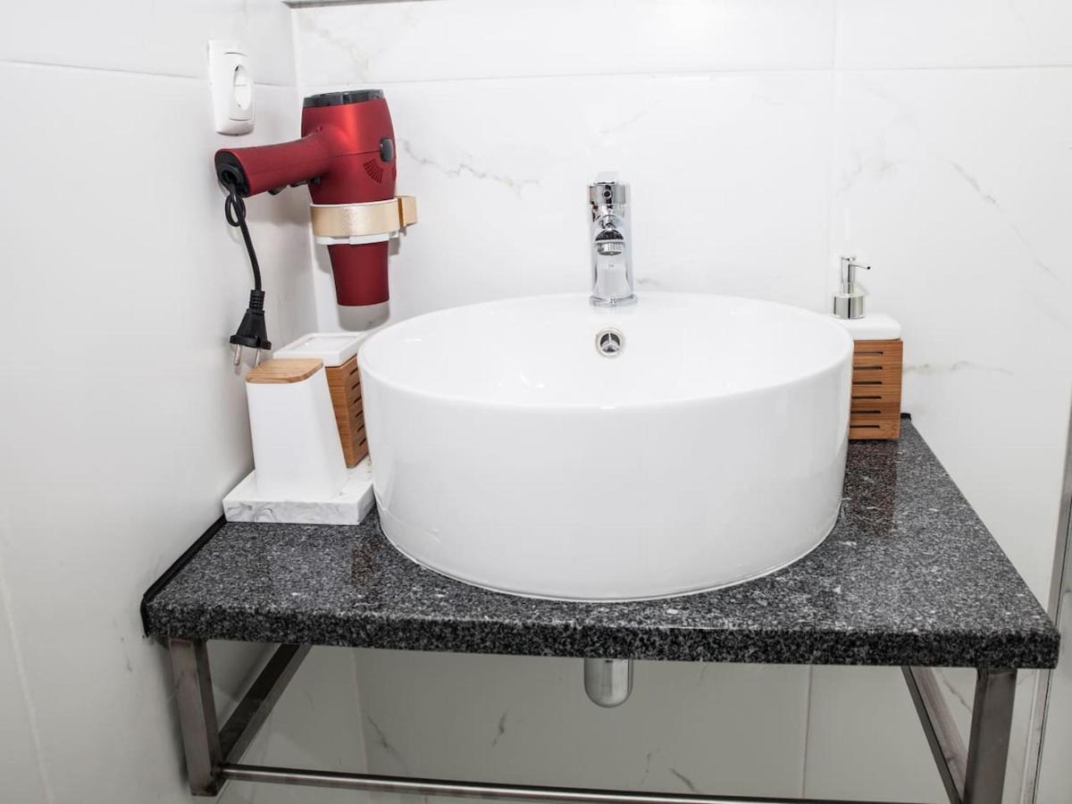 Central Cozy Star 1 Balcony Ac Near Merto 포르투 외부 사진